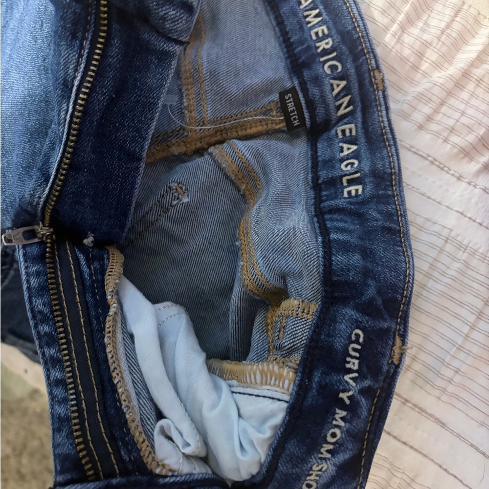 American Eagle Outfitters Dark Wash Curvy Mom Short - Picture 3 of 4